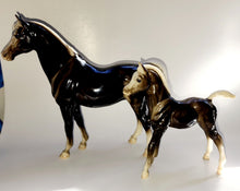 Load image into Gallery viewer, Breyer Family Arabian Mare and Foal #202 Dickory and #203 Doc Glossy
