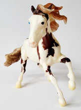 Load image into Gallery viewer, Breyer #1152 Isadora Cruce
