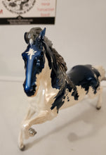 Load image into Gallery viewer, Breyer Neva Christmas Freedom Classic #712459

