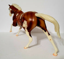 Load image into Gallery viewer, Breyer Sato Cigar Mold Racehorse Rich Coppery Palomino Paint Mint! #1470
