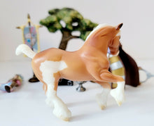 Load image into Gallery viewer, Breyer Medieval Stablemates #5910 Play Set Complete! NM condition.
