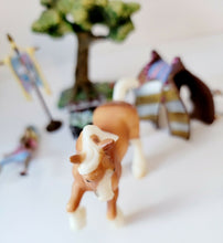 Load image into Gallery viewer, Breyer Medieval Stablemates #5910 Play Set Complete! NM condition.
